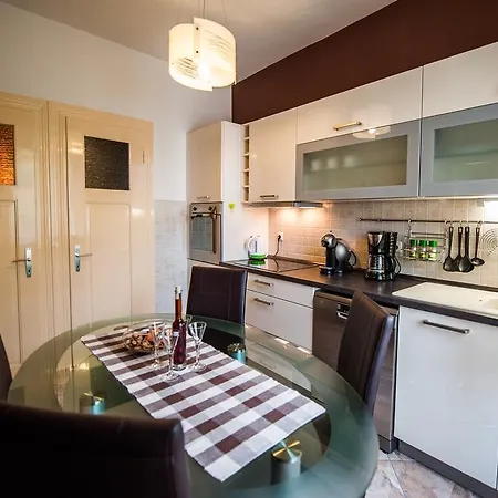 Downtown Nora Apartman *