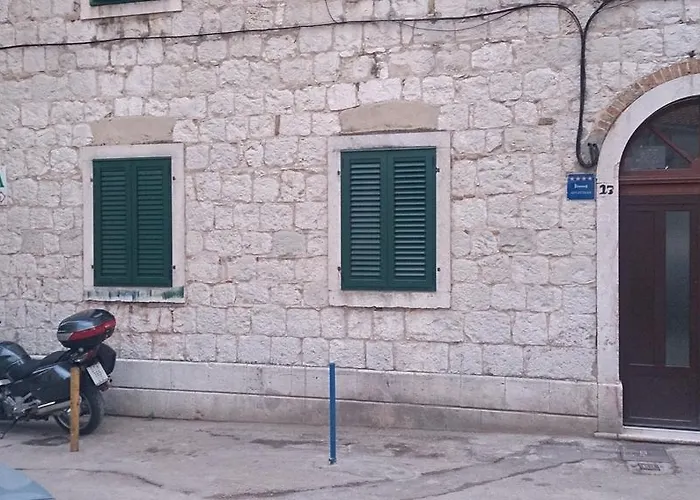 Downtown Nora * Split