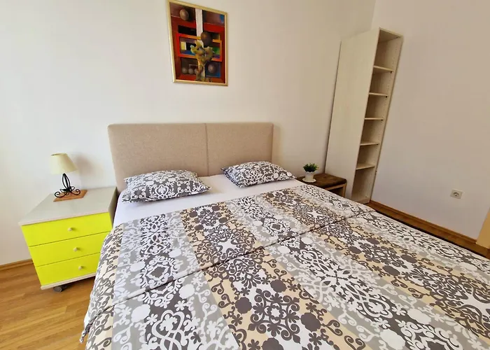 Downtown Nora * Split